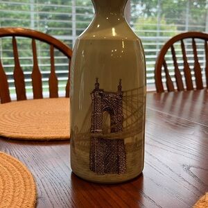 Elegant Cream Vase with Bridge Design